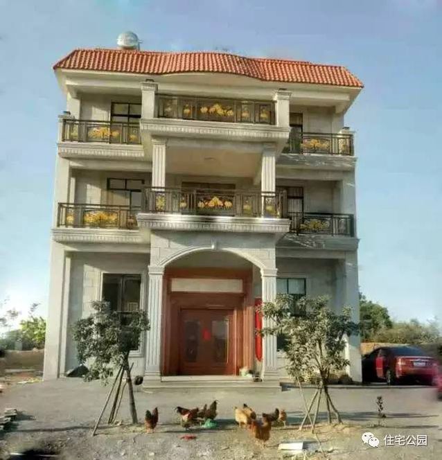 農(nóng)村網(wǎng)友曬別墅，3層半、30萬？