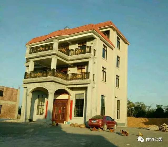 農(nóng)村網(wǎng)友曬別墅，3層半、30萬？