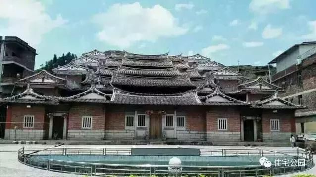 各省網(wǎng)友曬民居，10省特色別墅，哪省得第一？