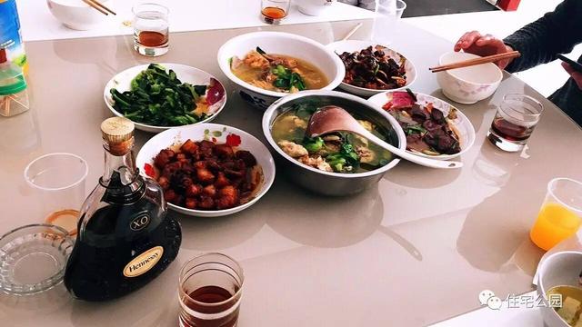 80后小伙千里歸家建新房，力求完美換掉施工隊，只是為了面子？