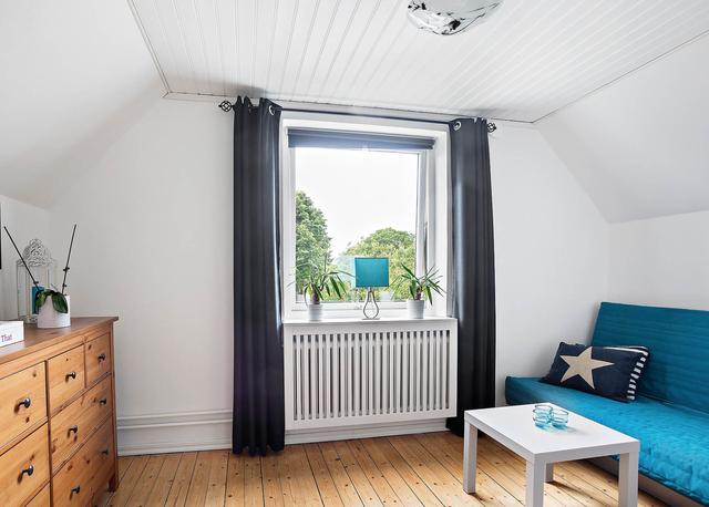 二畝院子建小房，木頭蓋房紅磚裝修，房主咋想的？