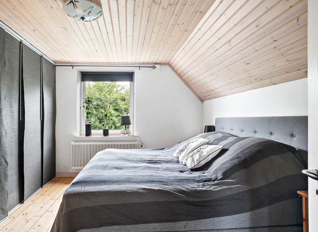 二畝院子建小房，木頭蓋房紅磚裝修，房主咋想的？