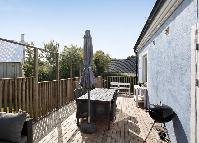 二畝院子建小房，木頭蓋房紅磚裝修，房主咋想的？