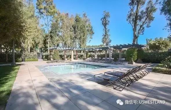 洛杉磯爾灣房源：獨棟別墅 宜居城市 滿分學區 著名社區99萬！