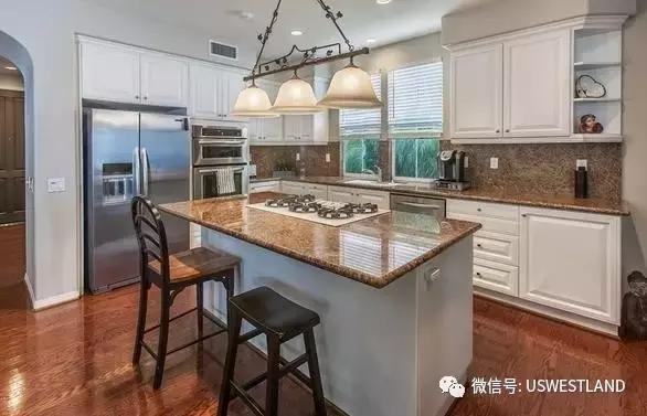 洛杉磯爾灣房源：獨棟別墅 宜居城市 滿分學區 著名社區99萬！