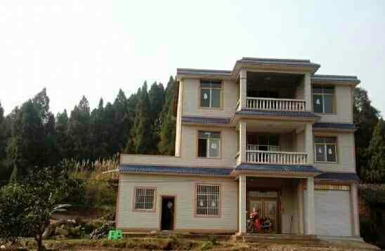 價值幾十萬的別墅就這樣空空的，你能看出背后的心酸嗎？