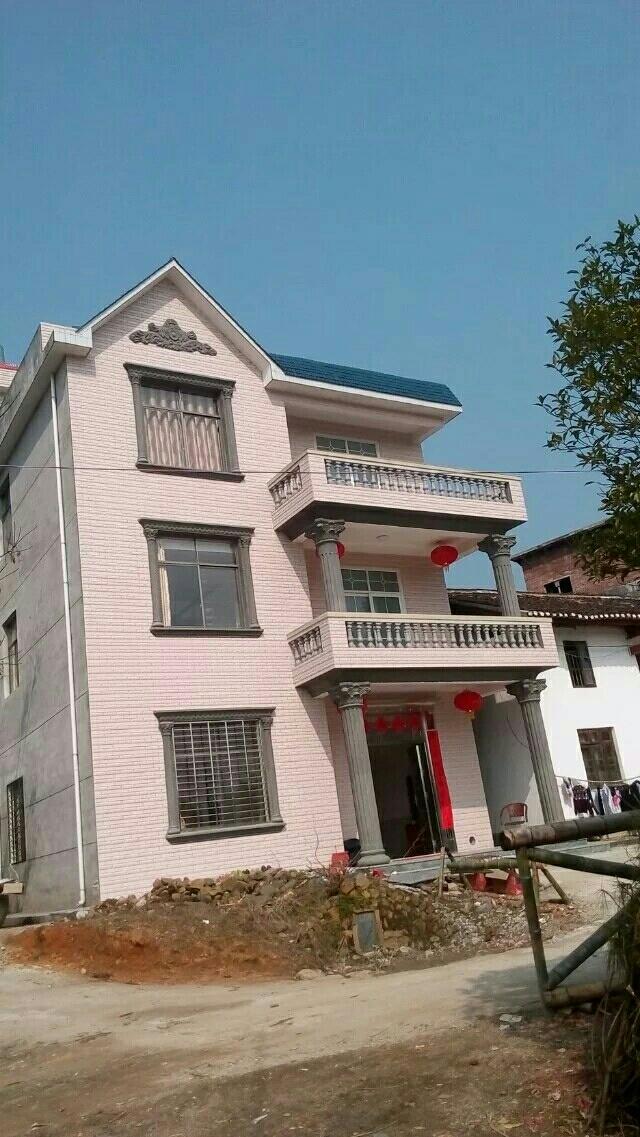 價值幾十萬的別墅就這樣空空的，你能看出背后的心酸嗎？