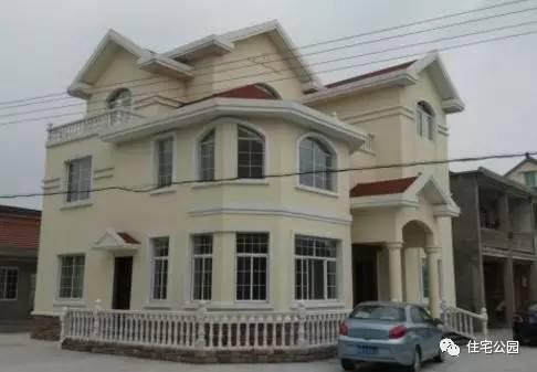 老王照著網上的圖紙建別墅，結果建完后比畫還好看！