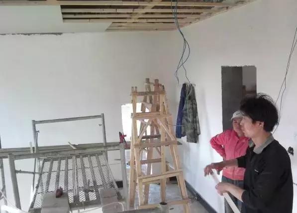 城市房?jī)r(jià)太貴，農(nóng)村小伙子把錢(qián)拿回鄉(xiāng)下蓋了一棟別墅！