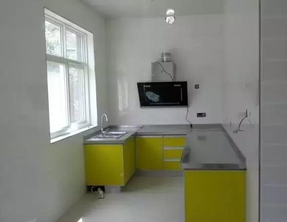 城市房?jī)r(jià)太貴，農(nóng)村小伙子把錢(qián)拿回鄉(xiāng)下蓋了一棟別墅！