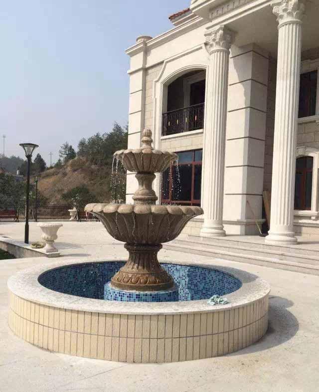 別墅配上歐式構(gòu)件檔次就高了, 沒幾百萬下不來！