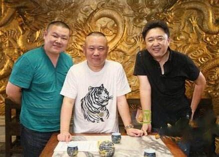 小岳岳都這么豪了? 曾經(jīng)的炸醬面館服務(wù)員現(xiàn)住在北京大別墅 沒白跟郭德綱