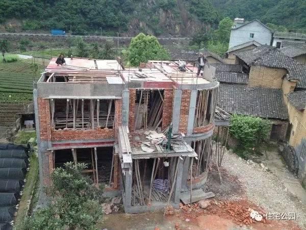 80后小伙30萬(wàn)為父母建房養(yǎng)老，一不小心引潮流