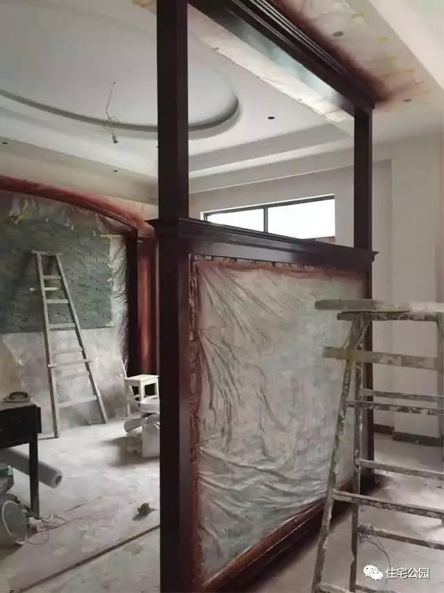 不顧家人阻攔硬是拆掉老宅，自建美式別墅，所有人都羨慕不已！