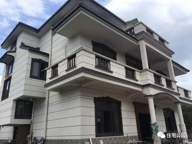 不顧家人阻攔硬是拆掉老宅，自建美式別墅，所有人都羨慕不已！