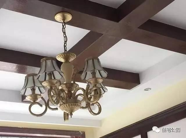 不顧家人阻攔硬是拆掉老宅，自建美式別墅，所有人都羨慕不已！