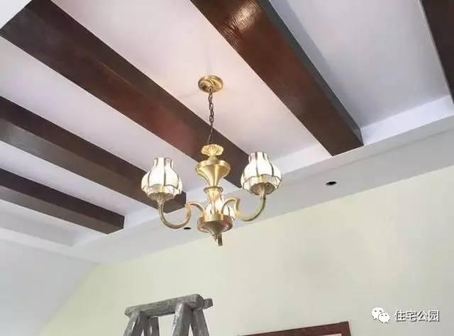 不顧家人阻攔硬是拆掉老宅，自建美式別墅，所有人都羨慕不已！