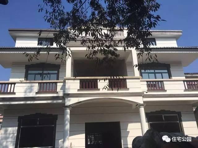 不顧家人阻攔硬是拆掉老宅，自建美式別墅，所有人都羨慕不已！