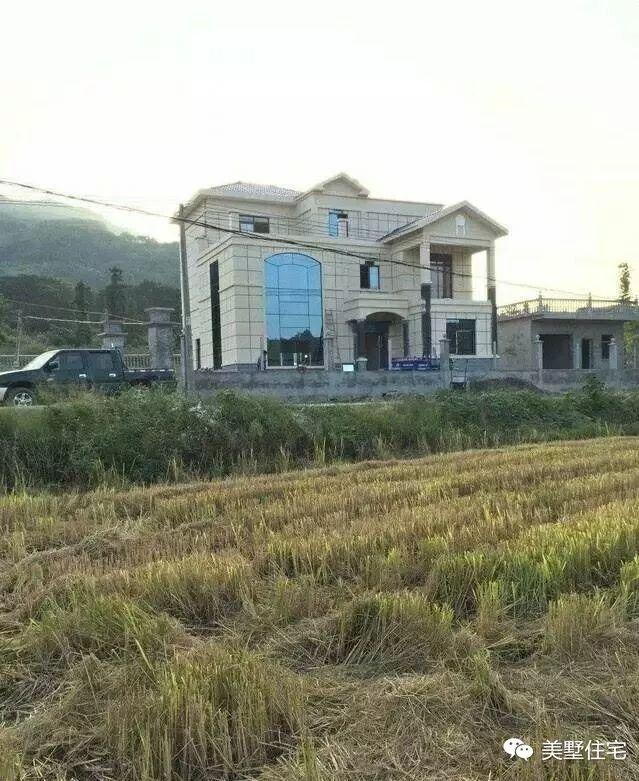 回老家買地自建別墅，被別人罵人少錢多，建完后都不吭聲了