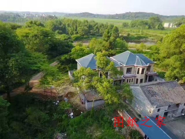農村兄弟自建雙拼別墅實景圖，全村都拍手叫好