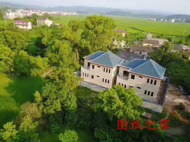 農村兄弟自建雙拼別墅實景圖，全村都拍手叫好