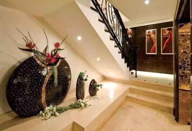 自建別墅好看的樓梯設計，好樓梯讓住宅提升一個檔次