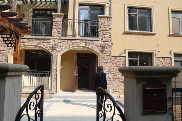 美式別墅豪宅裝修設計方案圖片，還帶小院子