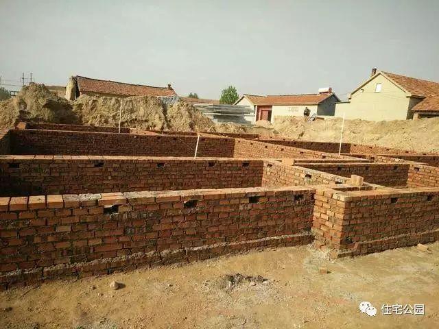 農(nóng)村自建輕鋼別墅，造價1000每平，磚混真的要被取代嗎？