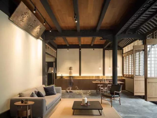 中式帶庭院別墅實(shí)拍，白墻黛瓦，古香古色