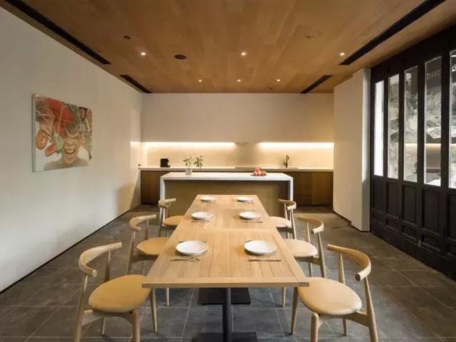 中式帶庭院別墅實(shí)拍，白墻黛瓦，古香古色