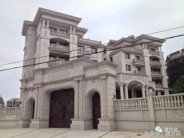 十棟已完工的別墅實景圖片，豪華氣派