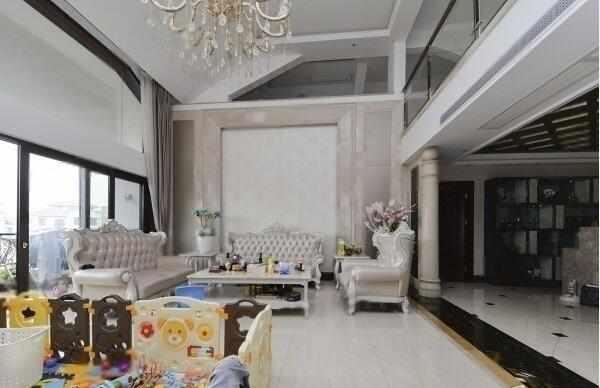 300平兩層別墅豪宅裝修實景照片，簡單但不簡約