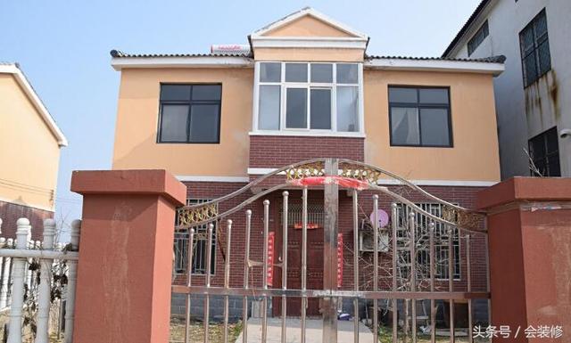 新農(nóng)村兩層樓房帶百平米院子，一套僅售15萬，為何沒人要