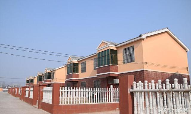 新農(nóng)村兩層樓房帶百平米院子，一套僅售15萬，為何沒人要