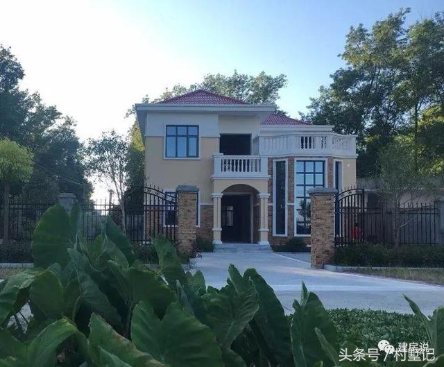 別墅實景照片圖和效果圖對比，看完肯定得給施工隊點贊