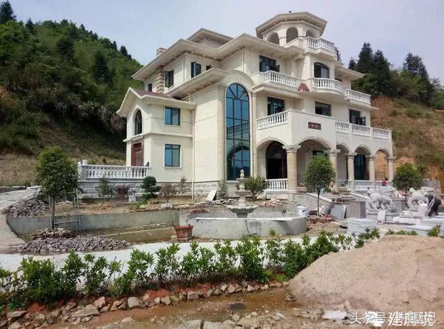 別墅實景照片圖和效果圖對比，看完肯定得給施工隊點贊