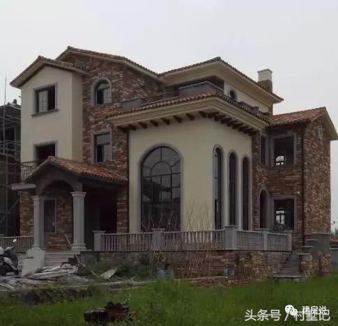 別墅實景照片圖和效果圖對比，看完肯定得給施工隊點贊