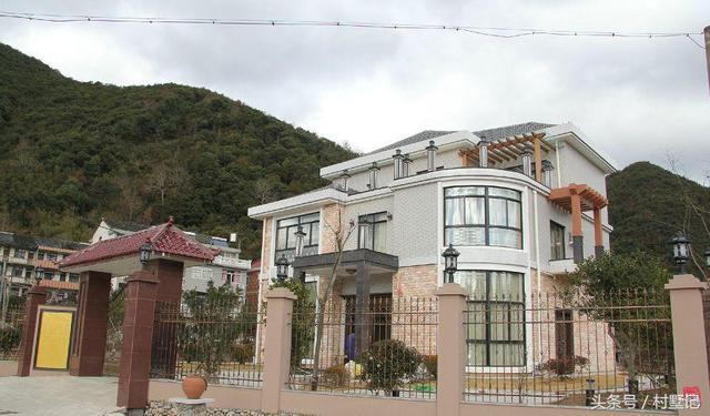 別墅實景照片圖和效果圖對比，看完肯定得給施工隊點贊