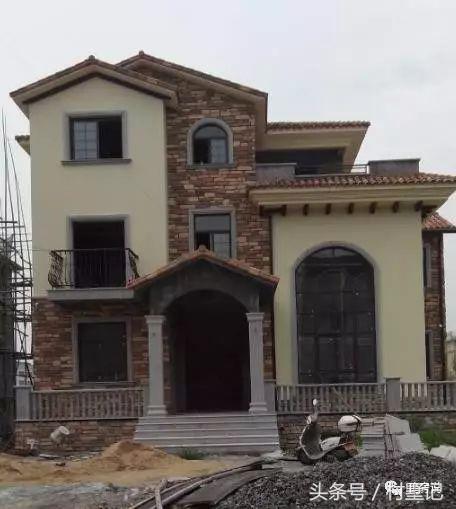 別墅實景照片圖和效果圖對比，看完肯定得給施工隊點贊