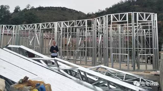 紅磚價格飆升，輕鋼結構、EPS自建房比磚混都便宜