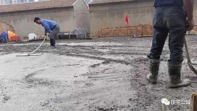 農村自建房輕鋼別墅施工過程實拍，輕鋼別墅施工沒想象的難