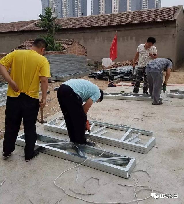 農村自建房輕鋼別墅施工過程實拍，輕鋼別墅施工沒想象的難