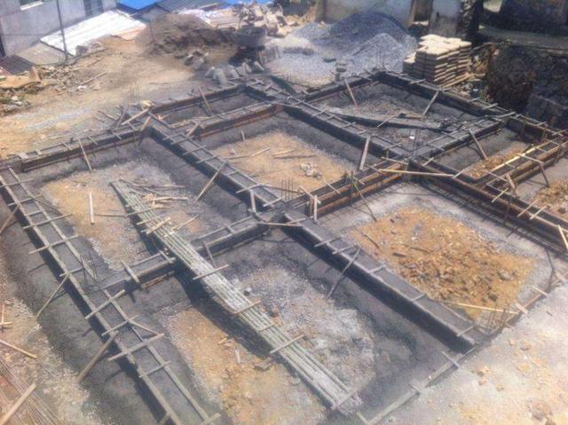 農村蓋房子挖地基怎么打結實？看完你就明白了