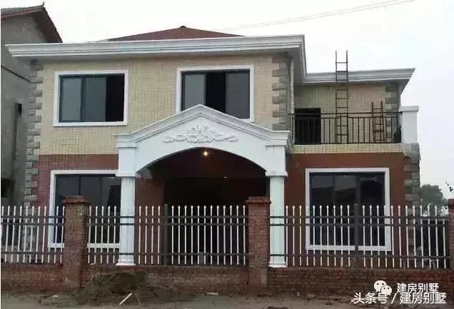 實拍15棟完工的二層農村別墅圖，造價20左右