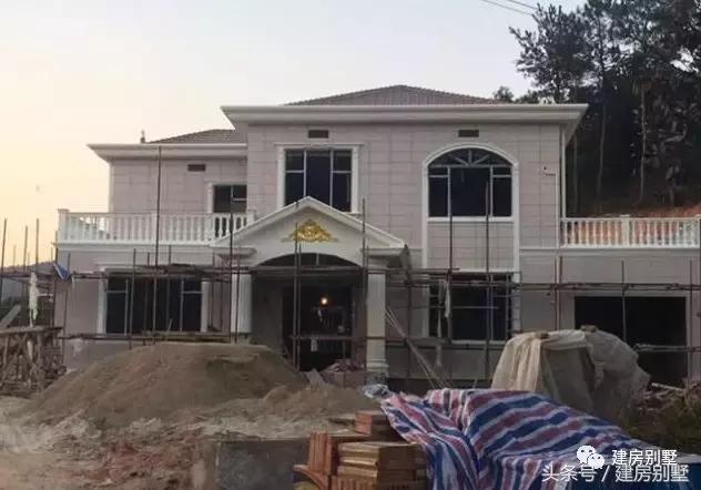 實拍15棟完工的二層農村別墅圖，造價20左右