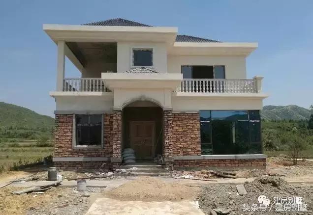 實拍15棟完工的二層農村別墅圖，造價20左右