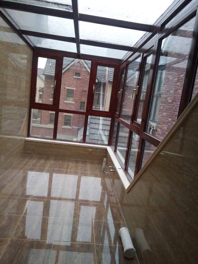 有錢的大哥在老家蓋起別墅，只為給父母養老！