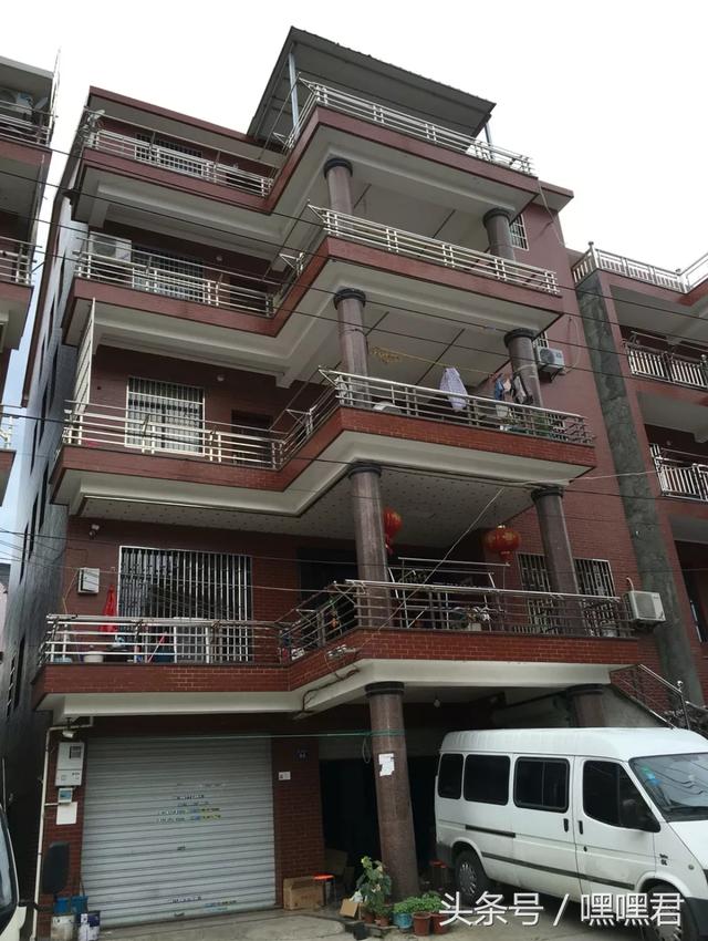 85后小伙子在外地打拼10年回農村老家給爸媽蓋的小別墅~