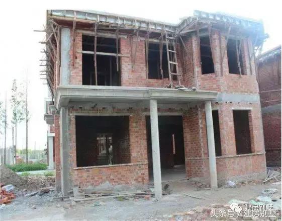 在鄉村20萬就能建起來的二層歐式小別墅，附方案圖和施工過程