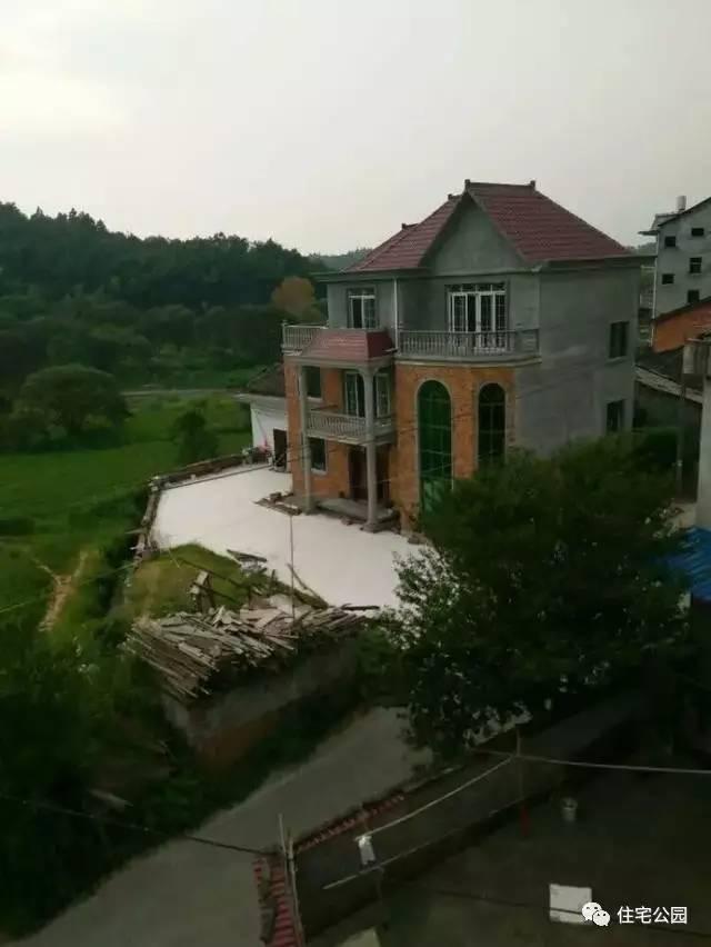 江西網友65萬建別墅，內部設計美，外有小溪環繞！